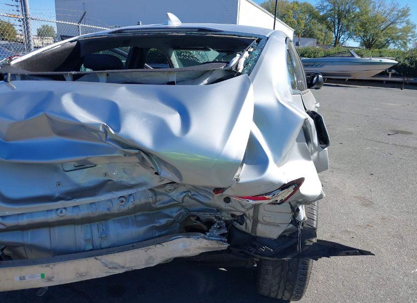 Photo 6 of 2020 Chevrolet Malibu FWD LT (VIN 1G1ZD5ST1LF105530)