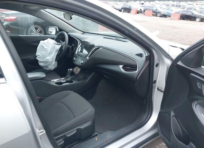 Photo 5 of 2020 Chevrolet Malibu FWD LT (VIN 1G1ZD5ST1LF108010)