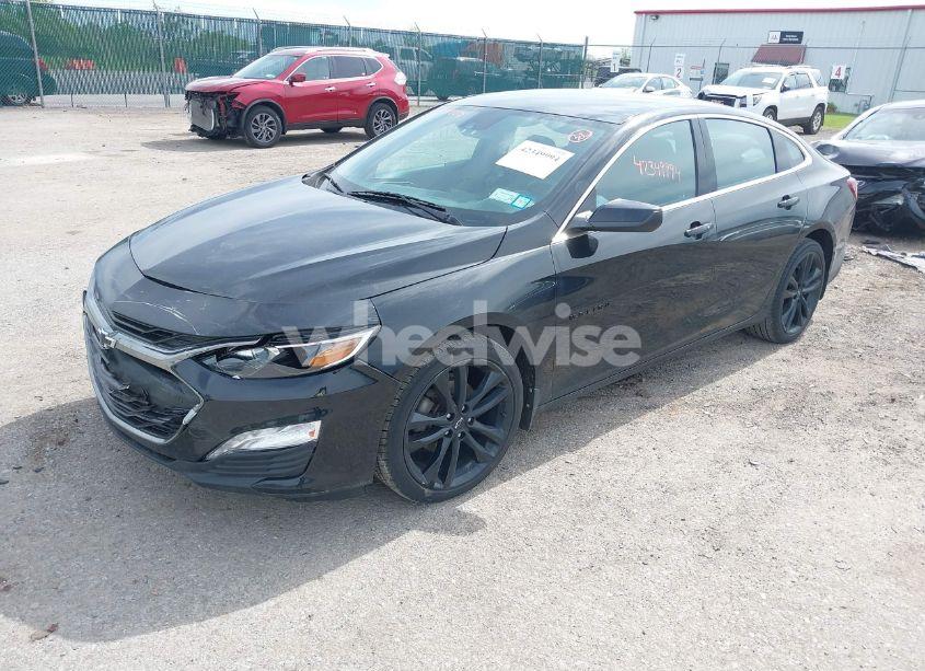 Photo 2 of 2020 Chevrolet Malibu FWD LT (VIN 1G1ZD5ST1LF147163)