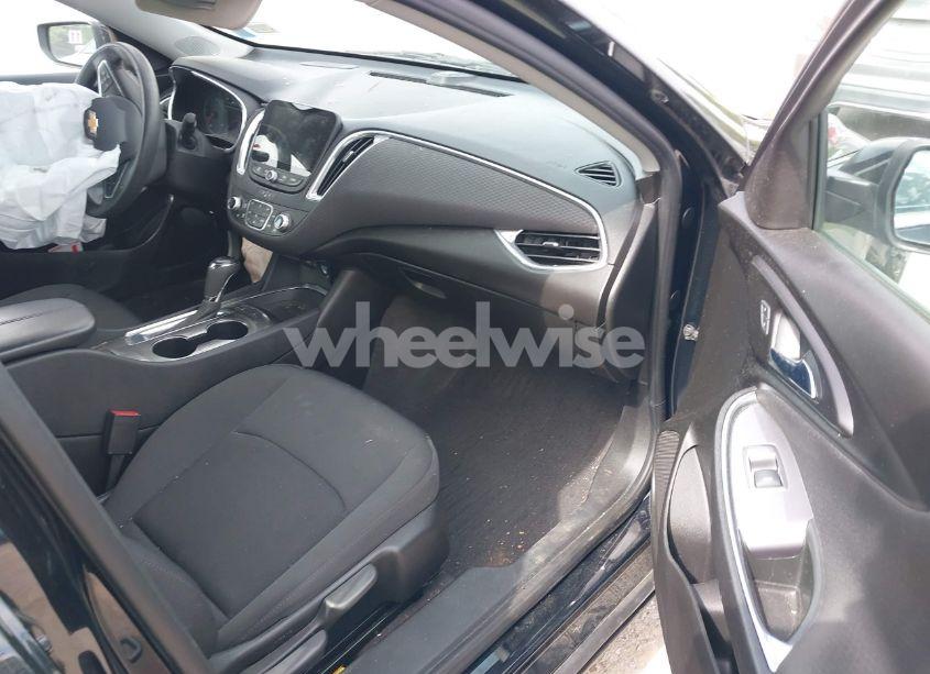 Photo 5 of 2020 Chevrolet Malibu FWD LT (VIN 1G1ZD5ST1LF147163)