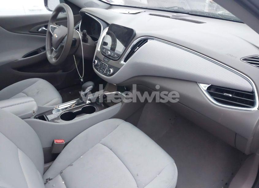 Photo 5 of 2021 Chevrolet Malibu FWD LT (VIN 1G1ZD5ST1MF010404)