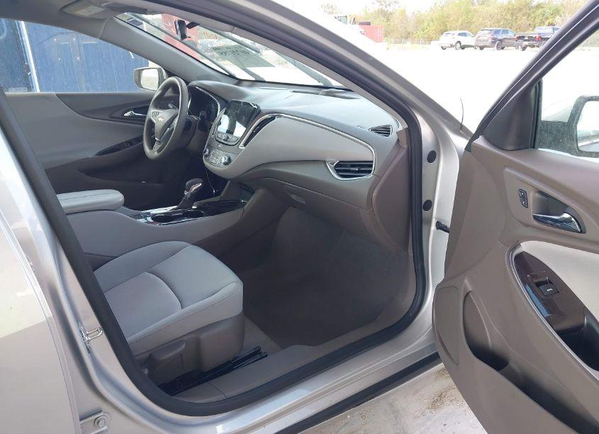 Photo 5 of 2021 Chevrolet Malibu FWD LT (VIN 1G1ZD5ST1MF012685)