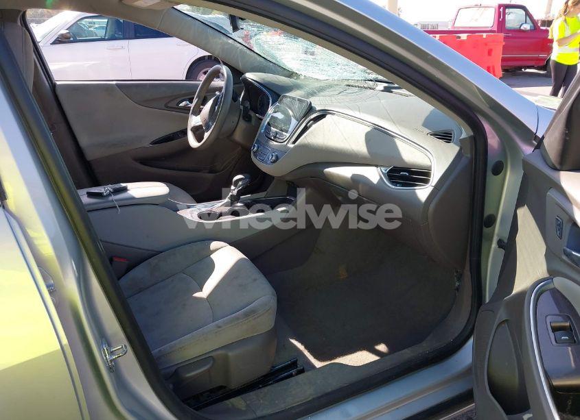 Photo 5 of 2021 Chevrolet Malibu FWD LT (VIN 1G1ZD5ST1MF026618)