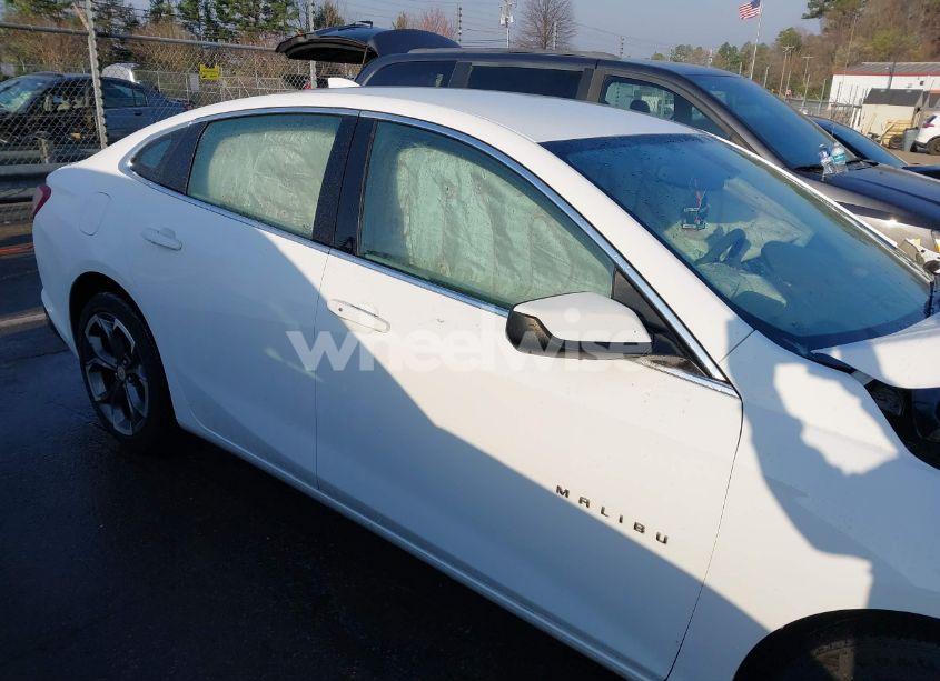 Photo 13 of 2022 Chevrolet Malibu FWD LT (VIN 1G1ZD5ST1NF109645)