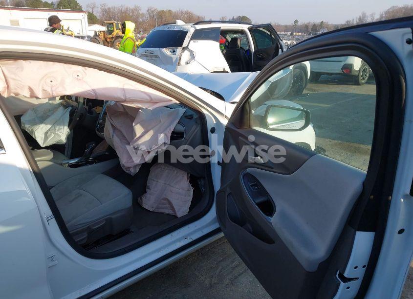 Photo 5 of 2022 Chevrolet Malibu FWD LT (VIN 1G1ZD5ST1NF109645)