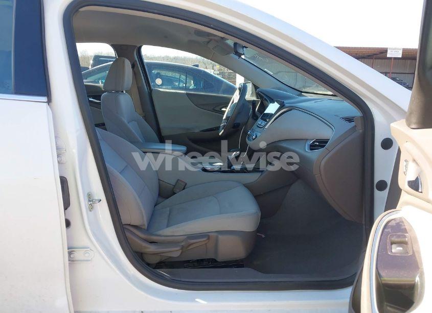 Photo 5 of 2022 Chevrolet Malibu FWD LT (VIN 1G1ZD5ST1NF109905)