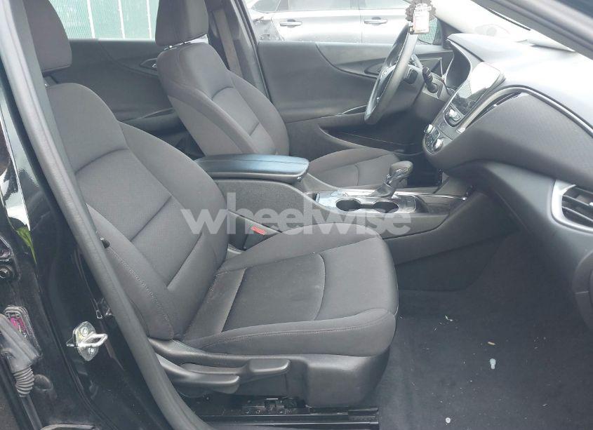 Photo 5 of 2022 Chevrolet Malibu FWD LT (VIN 1G1ZD5ST1NF110925)