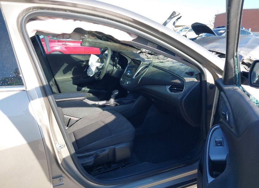 Photo 5 of 2022 Chevrolet Malibu FWD LT (VIN 1G1ZD5ST1NF159882)