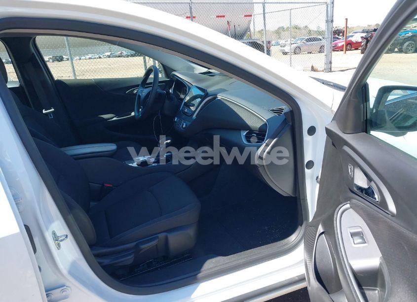 Photo 5 of 2024 Chevrolet Malibu FWD 1LT (VIN 1G1ZD5ST1RF109344)