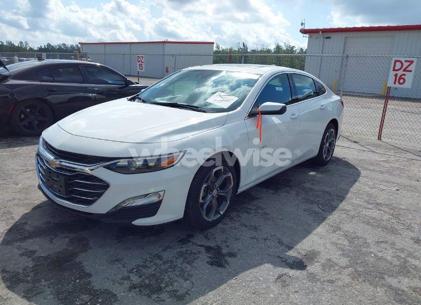 Photo 2 of 2024 Chevrolet Malibu FWD 1LT (VIN 1G1ZD5ST1RF187316)