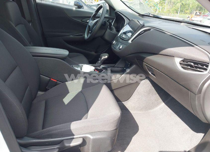 Photo 5 of 2024 Chevrolet Malibu FWD 1LT (VIN 1G1ZD5ST1RF187316)