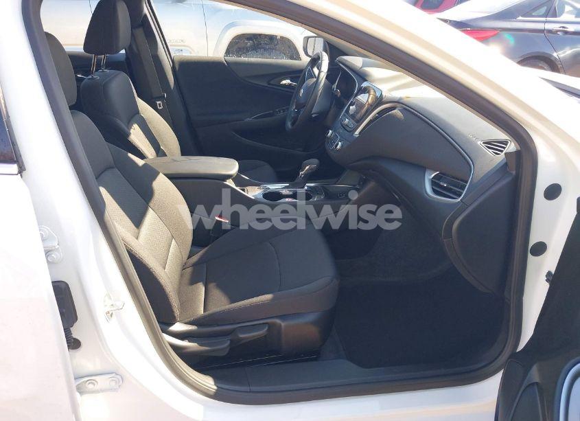 Photo 5 of 2024 Chevrolet Malibu FWD 1LT (VIN 1G1ZD5ST1RF194914)