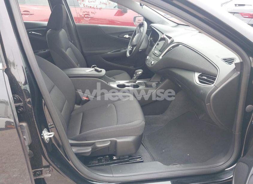 Photo 5 of 2025 Chevrolet Malibu FWD 1LT (VIN 1G1ZD5ST1SF143449)