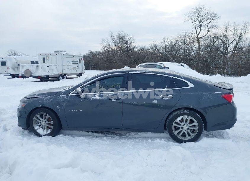 Photo 13 of 2018 Chevrolet Malibu LT (VIN 1G1ZD5ST2JF100690)
