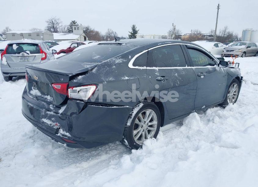 Photo 4 of 2018 Chevrolet Malibu LT (VIN 1G1ZD5ST2JF100690)
