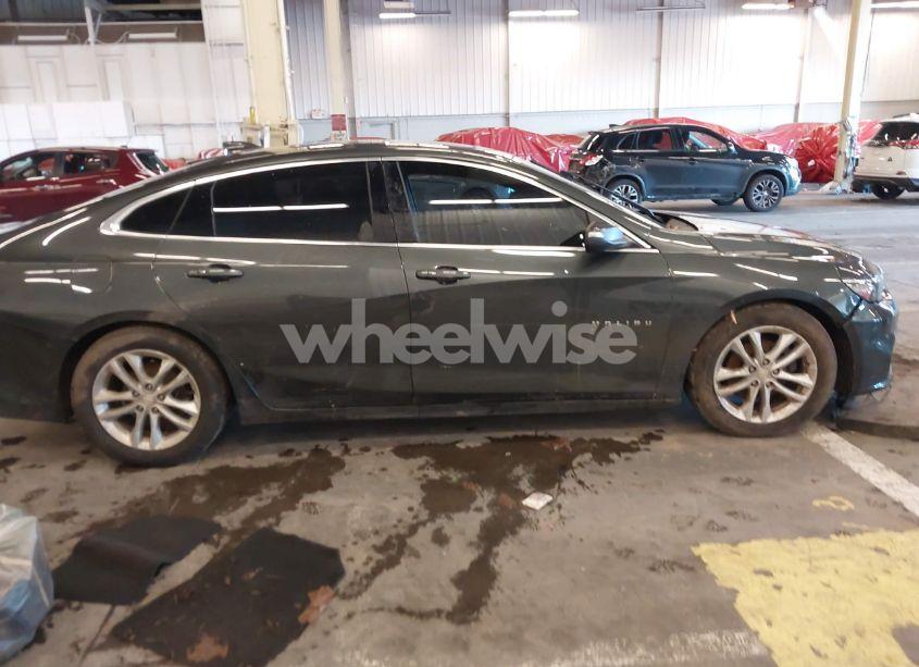 Photo 13 of 2018 Chevrolet Malibu LT (VIN 1G1ZD5ST2JF125430)