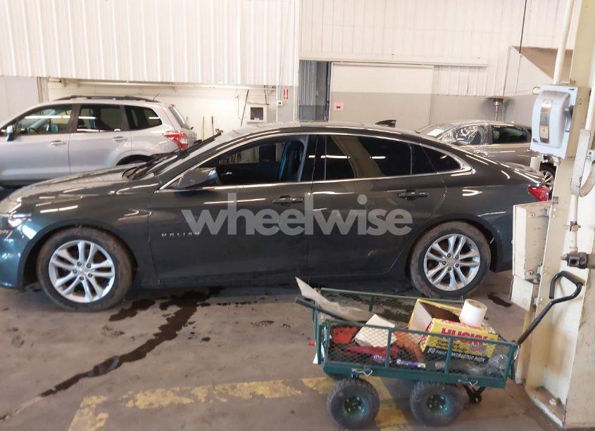 Photo 14 of 2018 Chevrolet Malibu LT (VIN 1G1ZD5ST2JF125430)