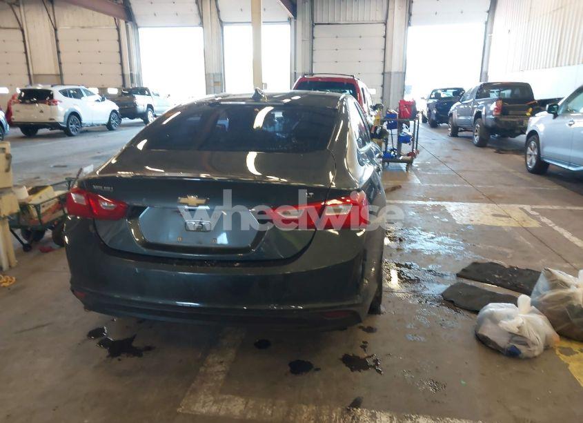 Photo 16 of 2018 Chevrolet Malibu LT (VIN 1G1ZD5ST2JF125430)