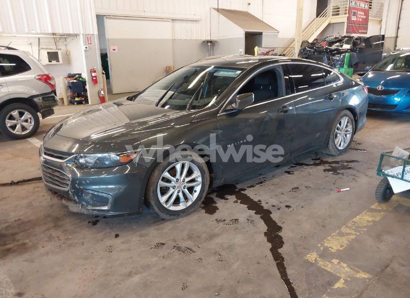 Photo 2 of 2018 Chevrolet Malibu LT (VIN 1G1ZD5ST2JF125430)
