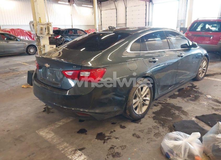 Photo 4 of 2018 Chevrolet Malibu LT (VIN 1G1ZD5ST2JF125430)