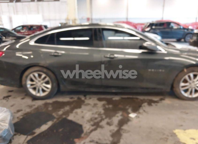 Photo 6 of 2018 Chevrolet Malibu LT (VIN 1G1ZD5ST2JF125430)