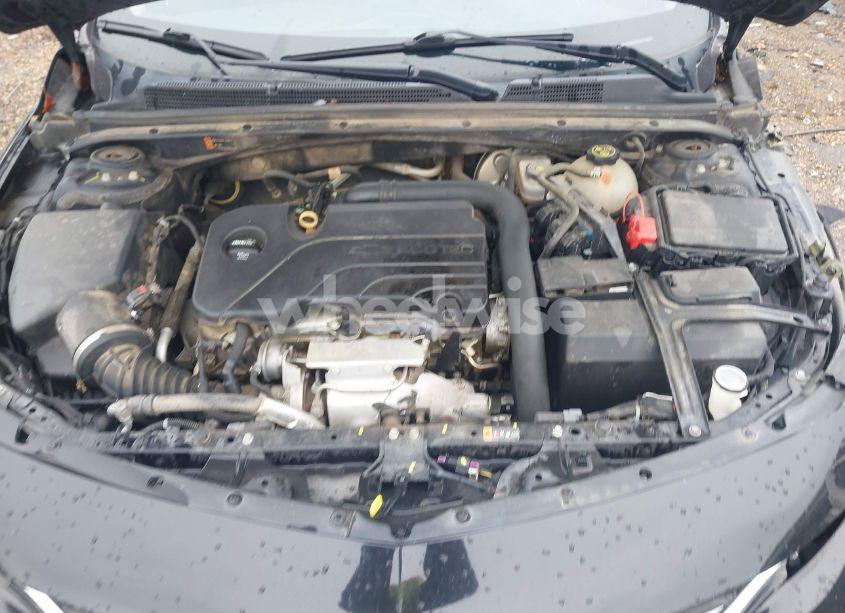 Photo 10 of 2018 Chevrolet Malibu LT (VIN 1G1ZD5ST2JF127615)