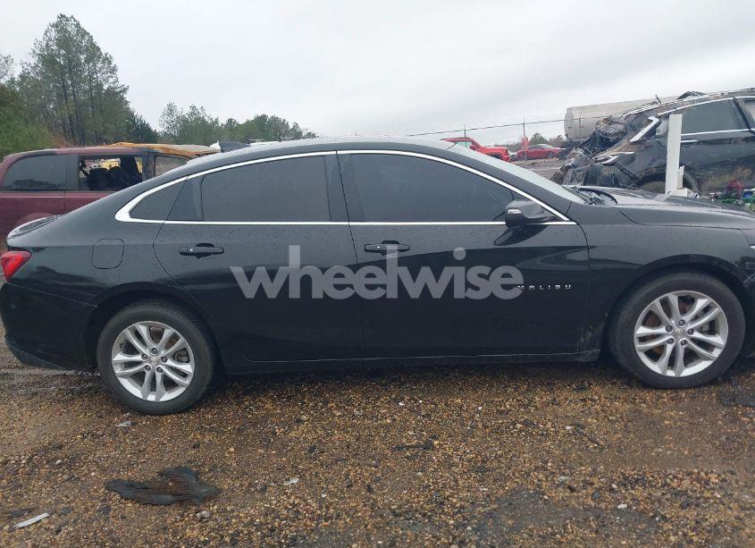 Photo 13 of 2018 Chevrolet Malibu LT (VIN 1G1ZD5ST2JF127615)