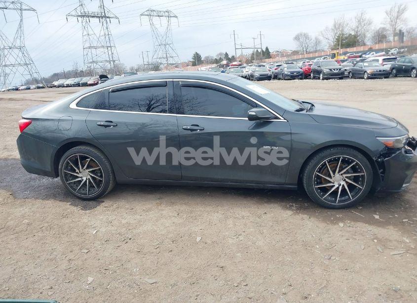 Photo 14 of 2018 Chevrolet Malibu LT (VIN 1G1ZD5ST2JF128120)