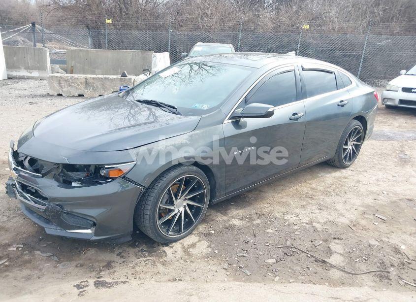 Photo 2 of 2018 Chevrolet Malibu LT (VIN 1G1ZD5ST2JF128120)