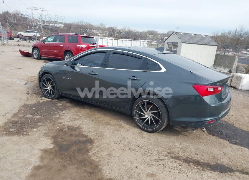 Photo 3 of 2018 Chevrolet Malibu LT (VIN 1G1ZD5ST2JF128120)