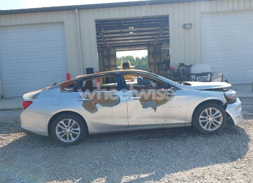 Photo 13 of 2018 Chevrolet Malibu LT (VIN 1G1ZD5ST2JF129414)