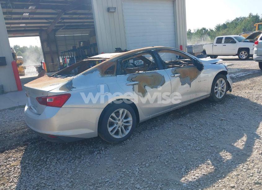 Photo 4 of 2018 Chevrolet Malibu LT (VIN 1G1ZD5ST2JF129414)