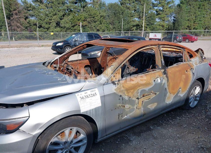 Photo 6 of 2018 Chevrolet Malibu LT (VIN 1G1ZD5ST2JF129414)