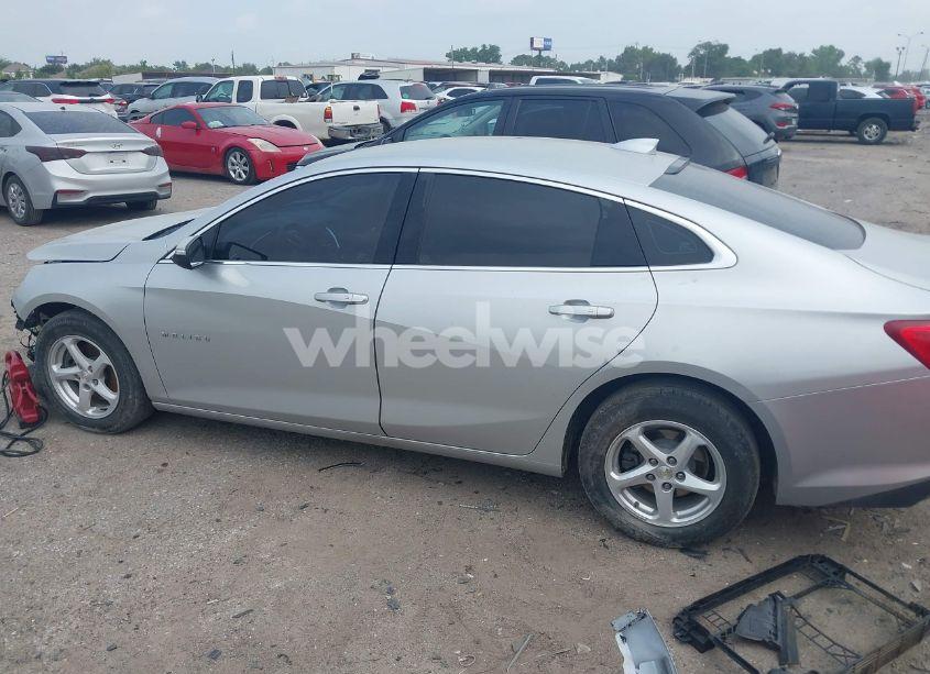 Photo 15 of 2018 Chevrolet Malibu LT (VIN 1G1ZD5ST2JF130353)