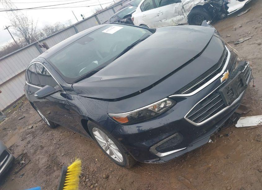 2018 Chevrolet Malibu LT (VIN 1G1ZD5ST2JF131860) main photo