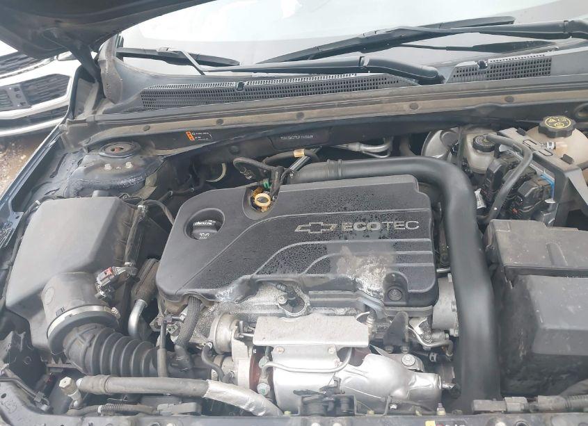 Photo 10 of 2018 Chevrolet Malibu LT (VIN 1G1ZD5ST2JF131860)