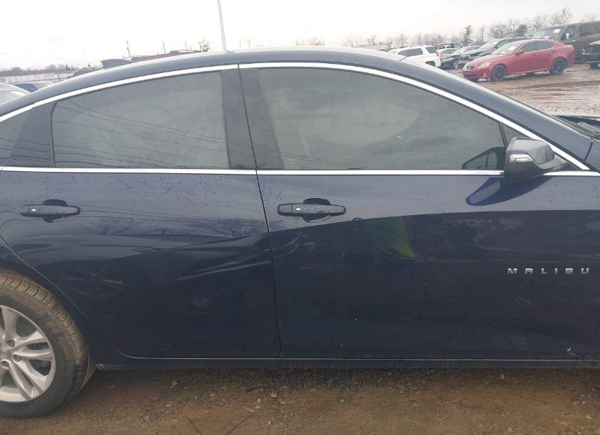 Photo 13 of 2018 Chevrolet Malibu LT (VIN 1G1ZD5ST2JF131860)