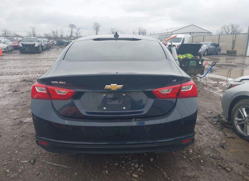 Photo 16 of 2018 Chevrolet Malibu LT (VIN 1G1ZD5ST2JF131860)