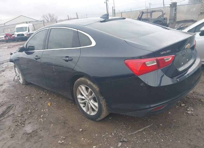 Photo 3 of 2018 Chevrolet Malibu LT (VIN 1G1ZD5ST2JF131860)