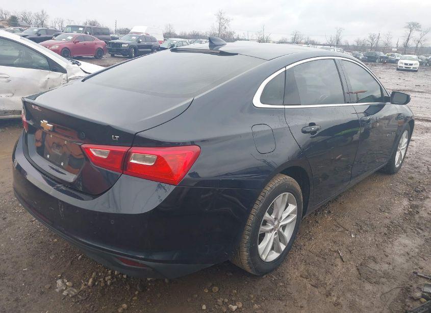 Photo 4 of 2018 Chevrolet Malibu LT (VIN 1G1ZD5ST2JF131860)