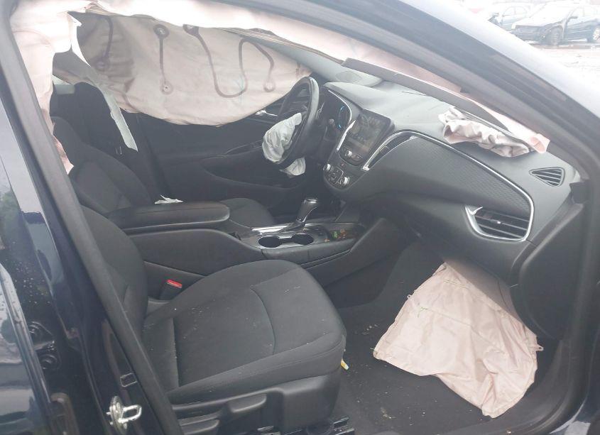 Photo 5 of 2018 Chevrolet Malibu LT (VIN 1G1ZD5ST2JF131860)