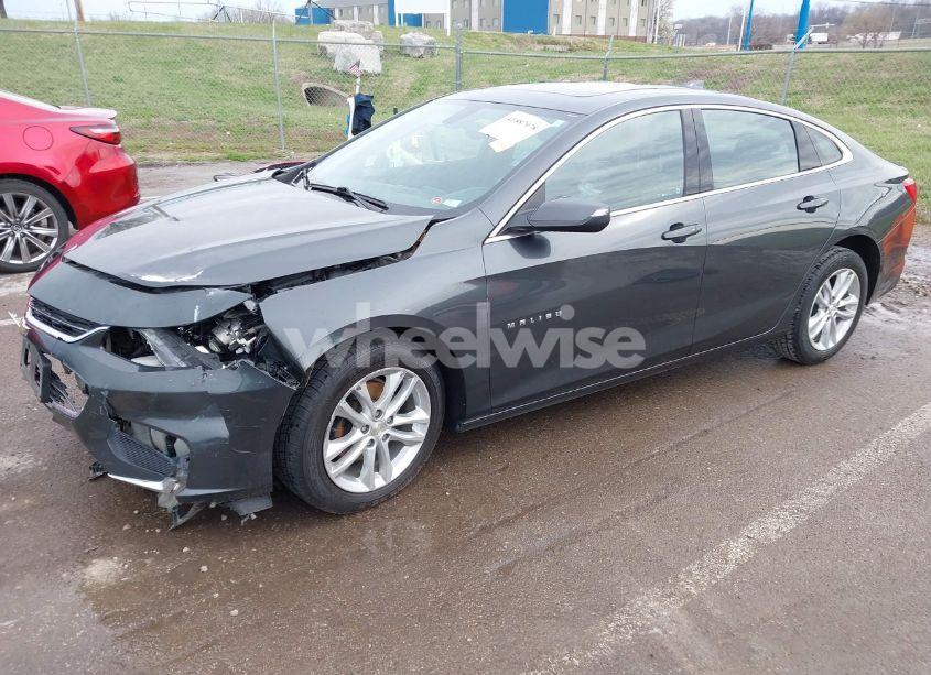 Photo 2 of 2018 Chevrolet Malibu LT (VIN 1G1ZD5ST2JF132801)