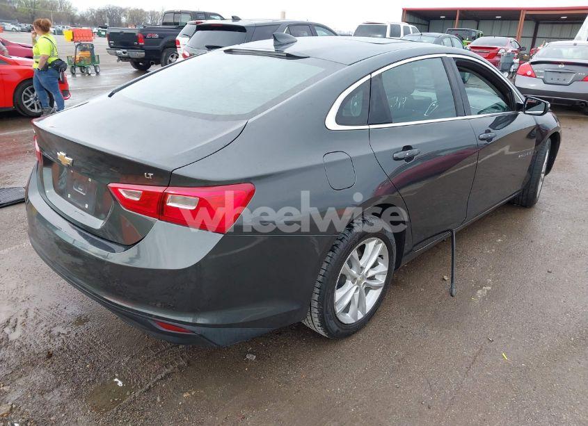 Photo 4 of 2018 Chevrolet Malibu LT (VIN 1G1ZD5ST2JF132801)