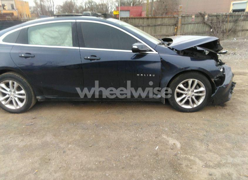 Photo 12 of 2018 Chevrolet Malibu LT (VIN 1G1ZD5ST2JF135004)