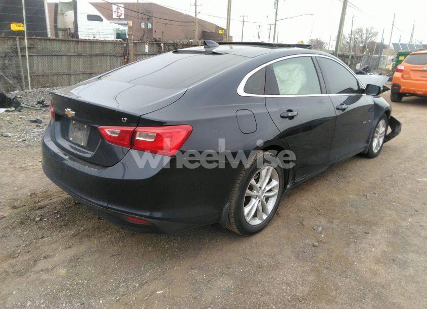 Photo 4 of 2018 Chevrolet Malibu LT (VIN 1G1ZD5ST2JF135004)