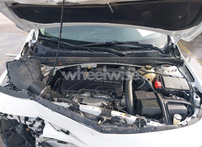 Photo 10 of 2018 Chevrolet Malibu LT (VIN 1G1ZD5ST2JF140378)