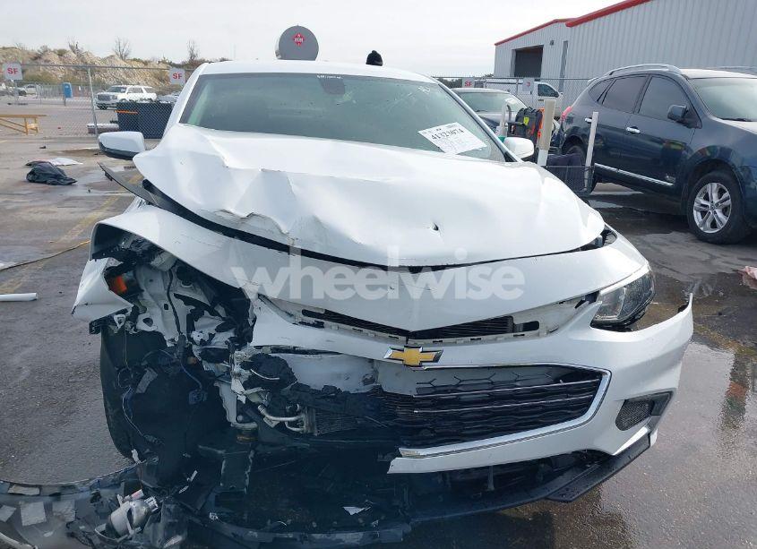 Photo 12 of 2018 Chevrolet Malibu LT (VIN 1G1ZD5ST2JF140378)