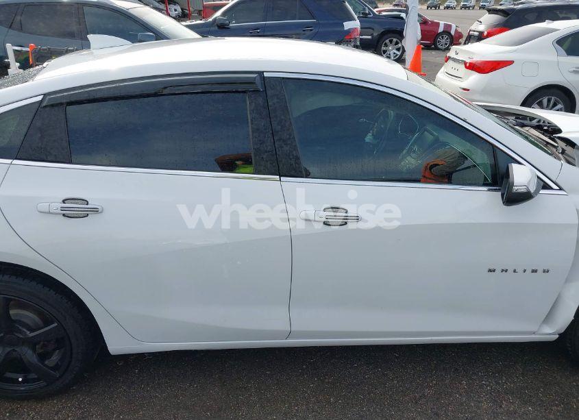 Photo 13 of 2018 Chevrolet Malibu LT (VIN 1G1ZD5ST2JF140378)