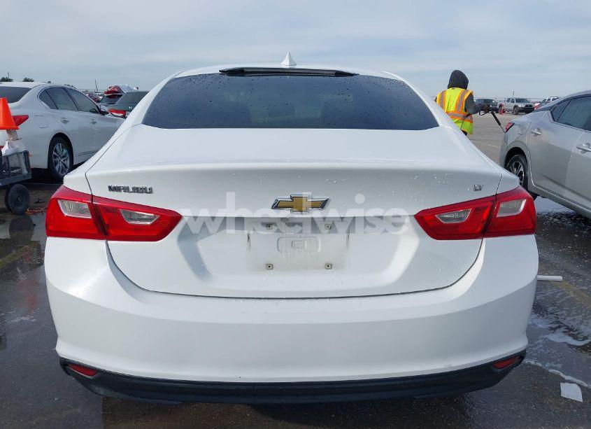 Photo 16 of 2018 Chevrolet Malibu LT (VIN 1G1ZD5ST2JF140378)