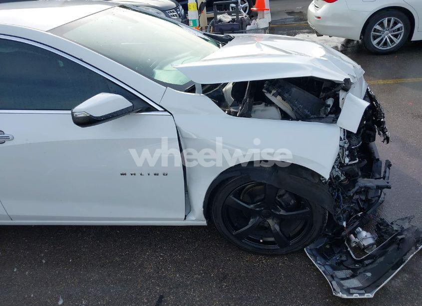 Photo 17 of 2018 Chevrolet Malibu LT (VIN 1G1ZD5ST2JF140378)